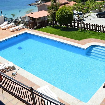 Apartamentos Sinás Playa Raxó Esterno foto