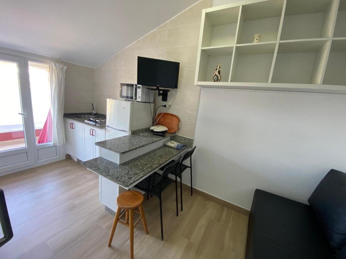 Apartamentos Sinás Playa Raxó Esterno foto