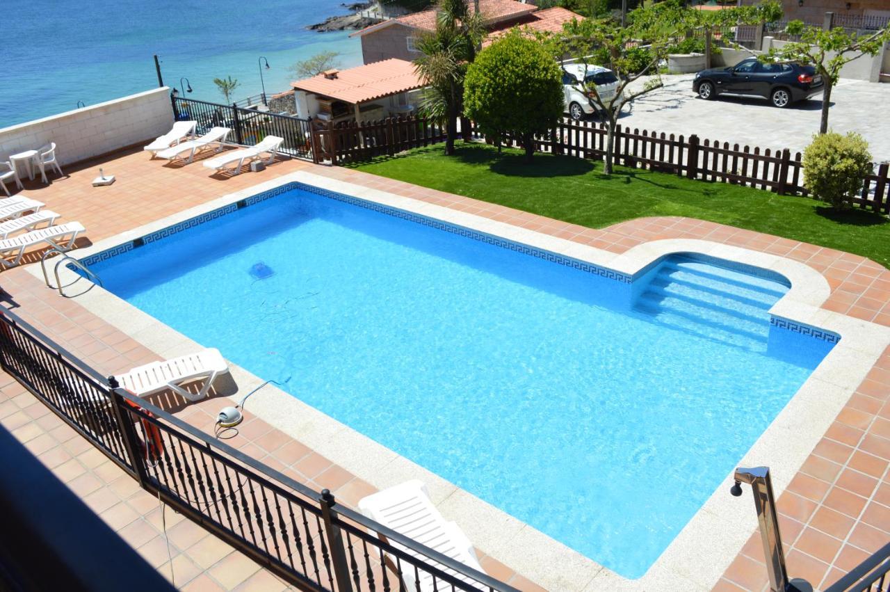 Apartamentos Sinás Playa Raxó Esterno foto