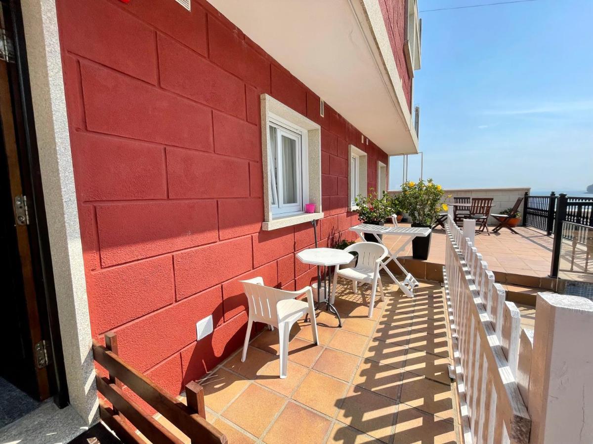 Apartamentos Sinás Playa Raxó Esterno foto