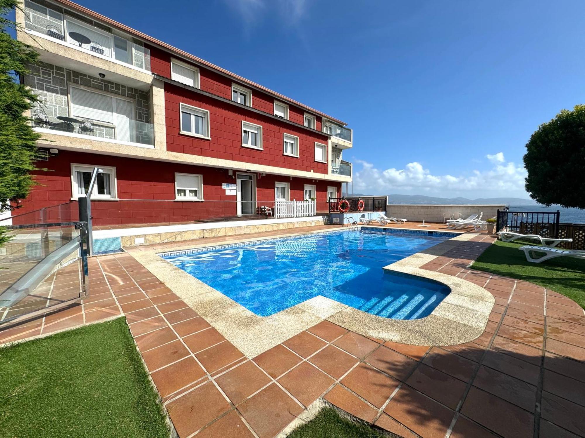 Apartamentos Sinás Playa Raxó Esterno foto