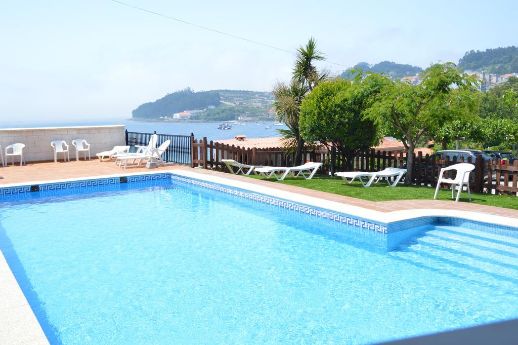 Apartamentos Sinás Playa Raxó Esterno foto