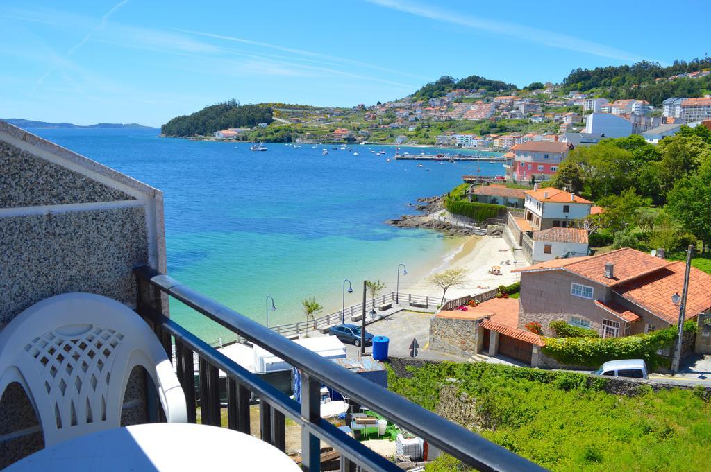 Apartamentos Sinás Playa Raxó Esterno foto