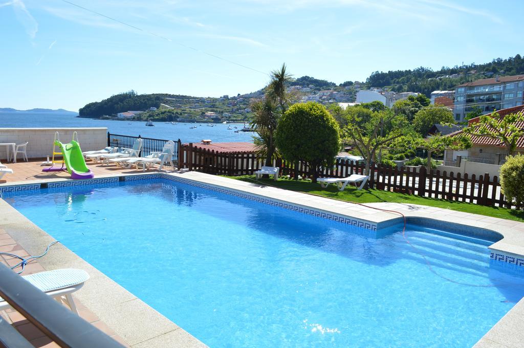 Apartamentos Sinás Playa Raxó Esterno foto
