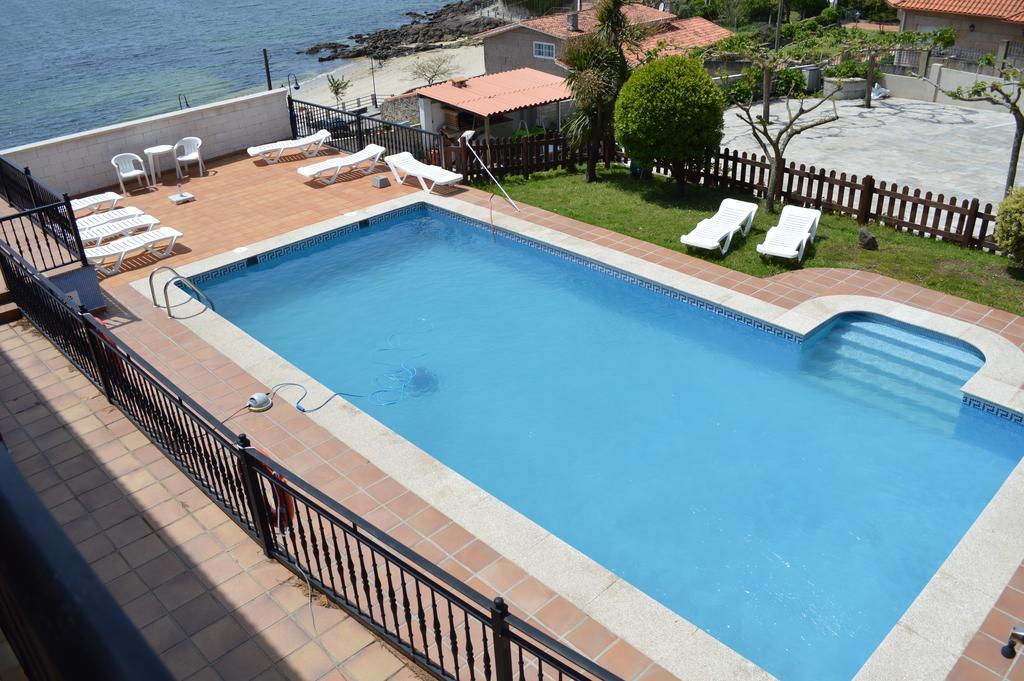 Apartamentos Sinás Playa Raxó Esterno foto