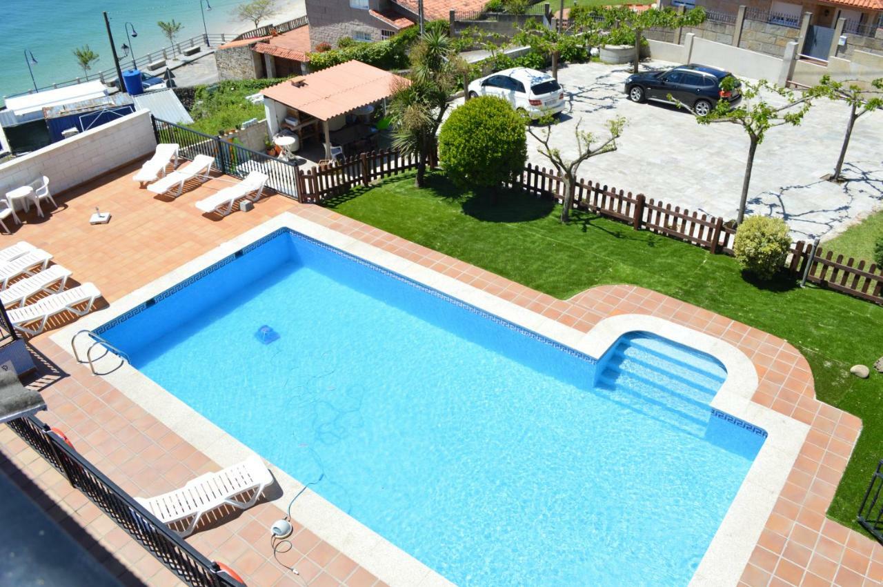Apartamentos Sinás Playa Raxó Esterno foto